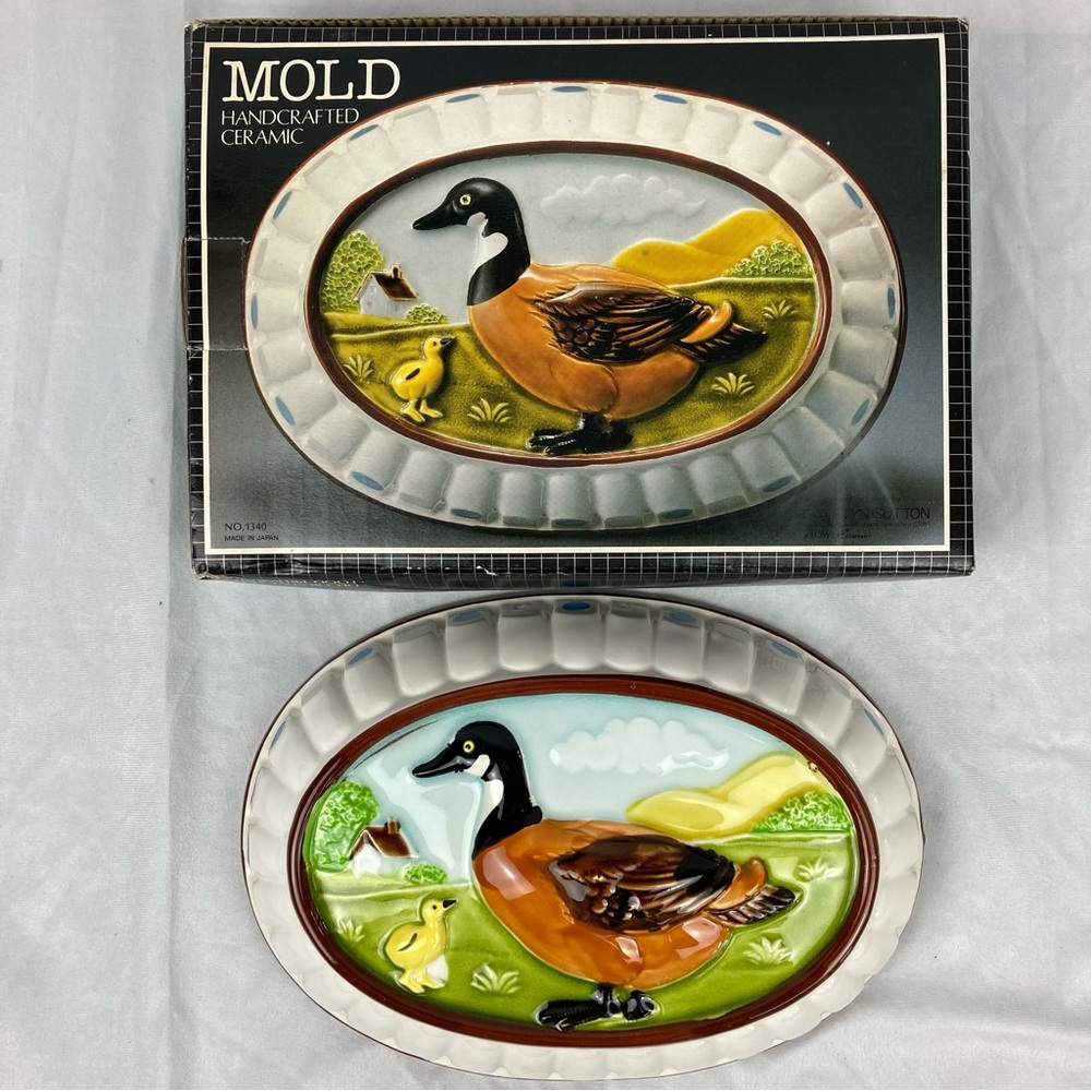 NIB VTG 1983 Goose Chick Farm Hand Painted Ceramic Gelatin Mold Wall Decoration